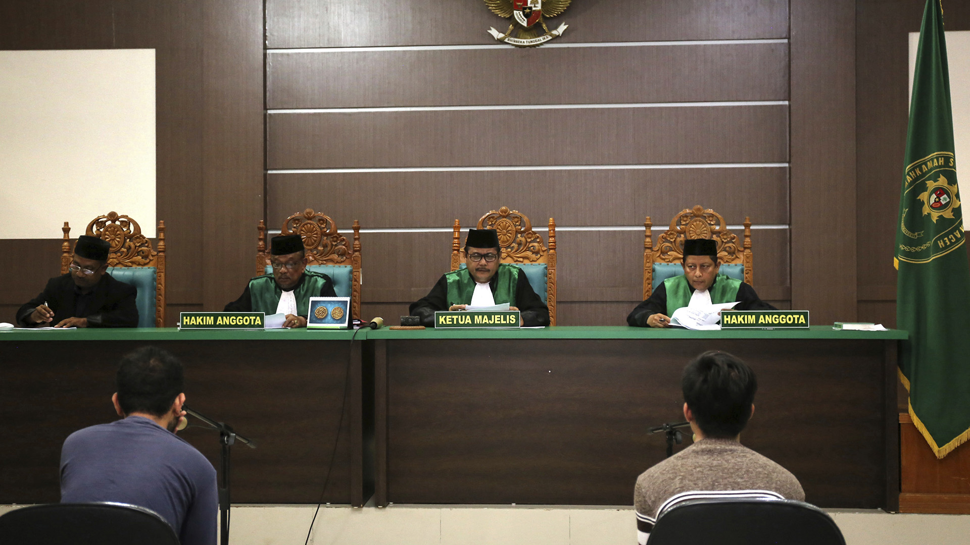 Dos hombres acusados de mantener relaciones sexuales se enfrentan a 80 latigazos en Indonesia