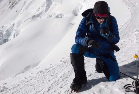 El alpinista catalán, Kilian Jornet, corona el Everest sin oxígeno