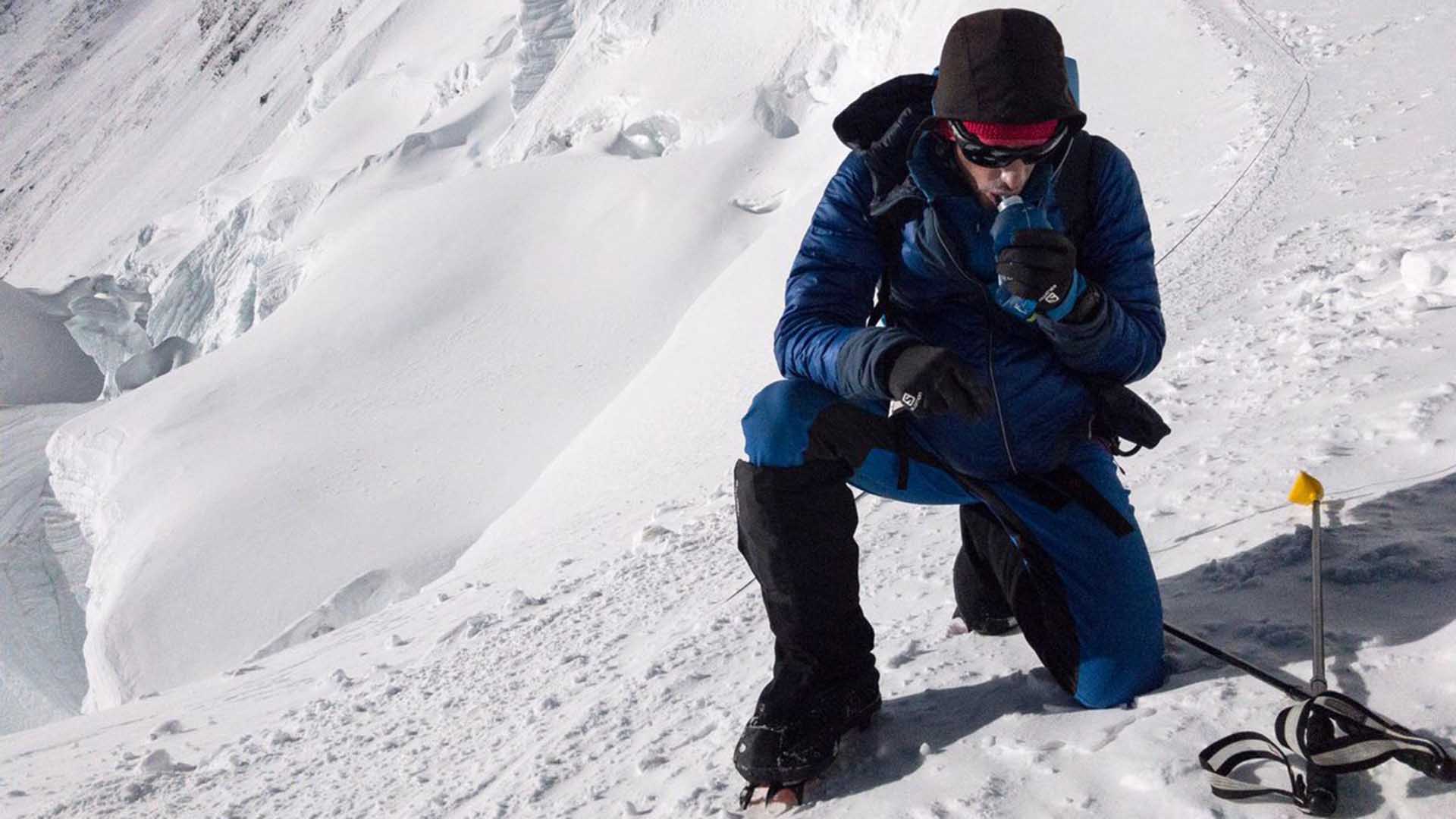 El alpinista catalán, Kilian Jornet, corona el Everest sin oxígeno