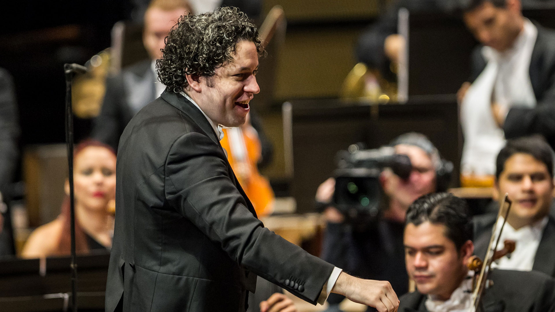 El compositor Dudamel alza su voz "contra la violencia y la represión" del presidente Maduro