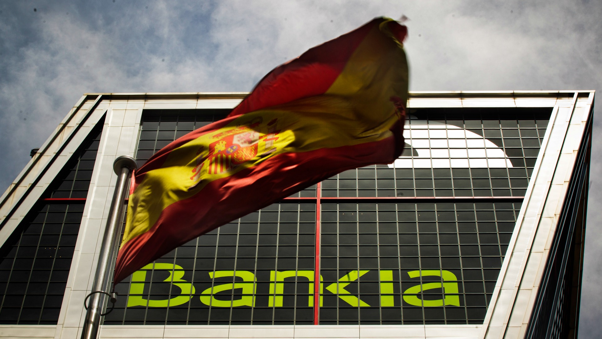 El juez Andreu propone juzgar a Bankia y exculpa a la CNMV y al Banco de España