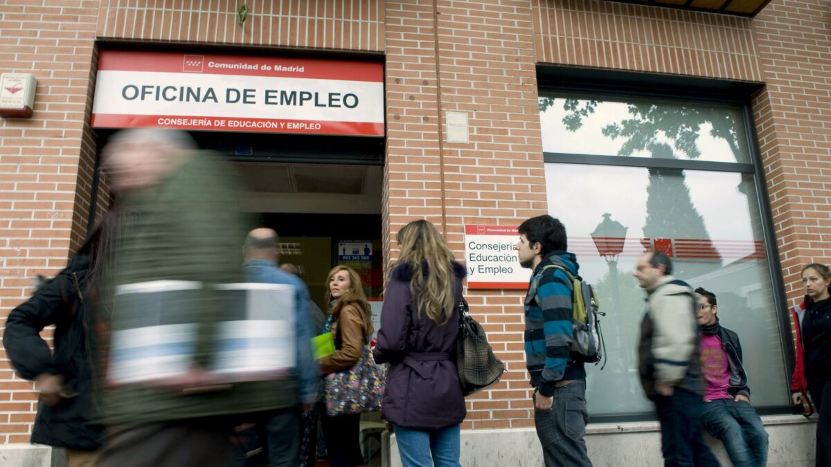 El paro desciende en abril en 129.281 personas