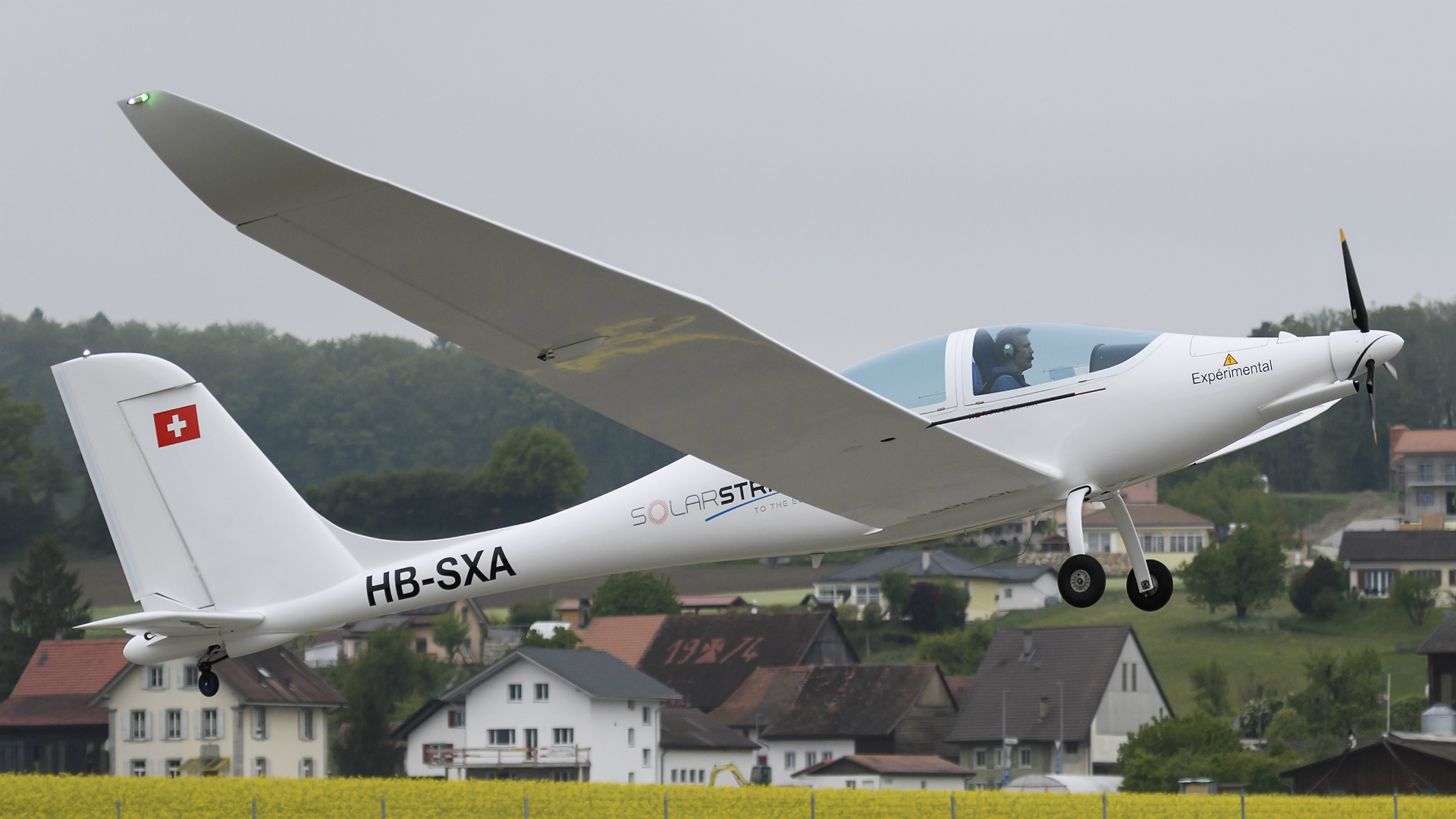 Un nuevo avión solar diseñado para volar por la estratosfera completa su primer vuelo de prueba