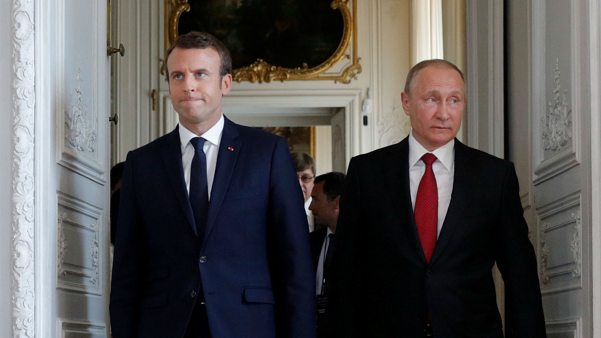 El “tenso” encuentro entre Macron y Putin