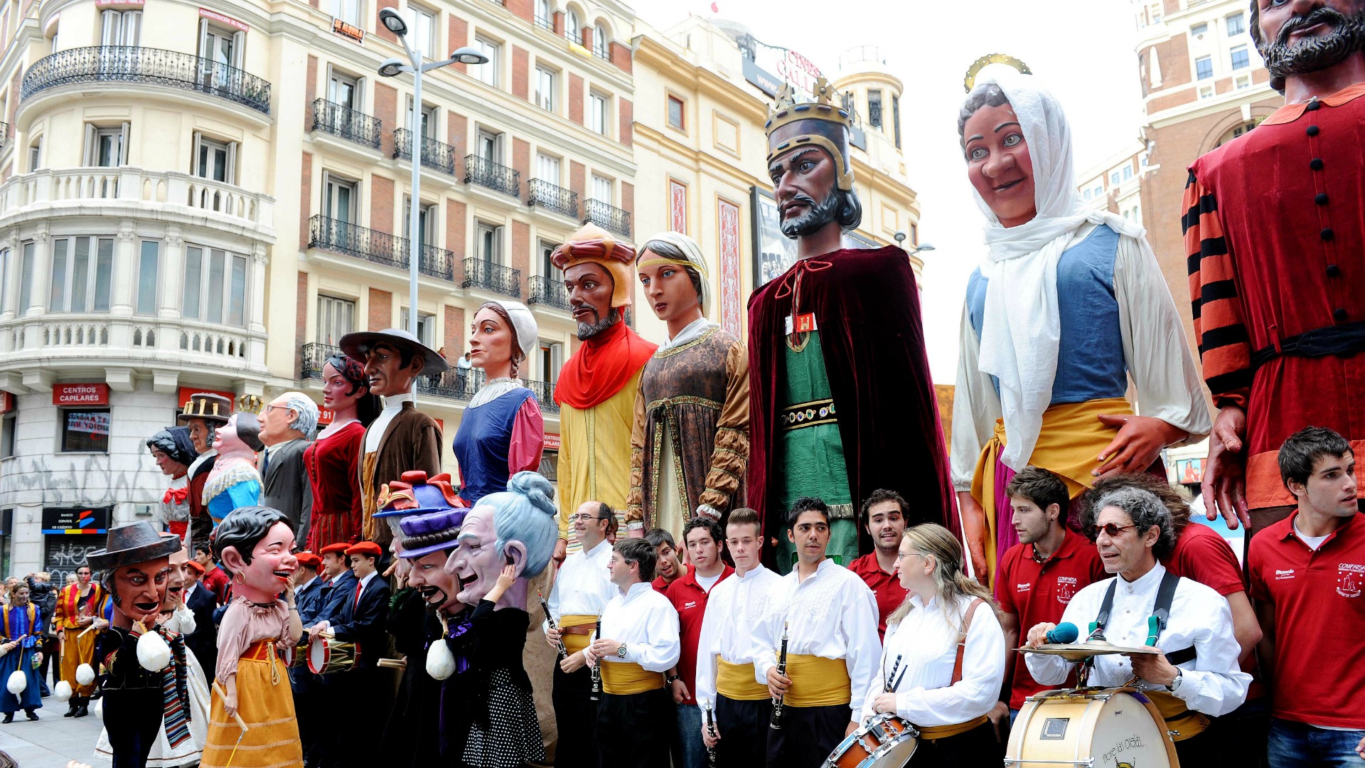 Gigantes y cabezudos, la historia detrás del pasacalles más icónico de Madrid