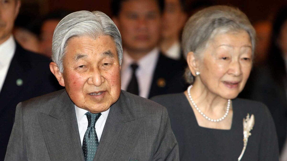 Japón permitirá la abdicación de Akihito, pero no la sucesión al trono de las mujeres