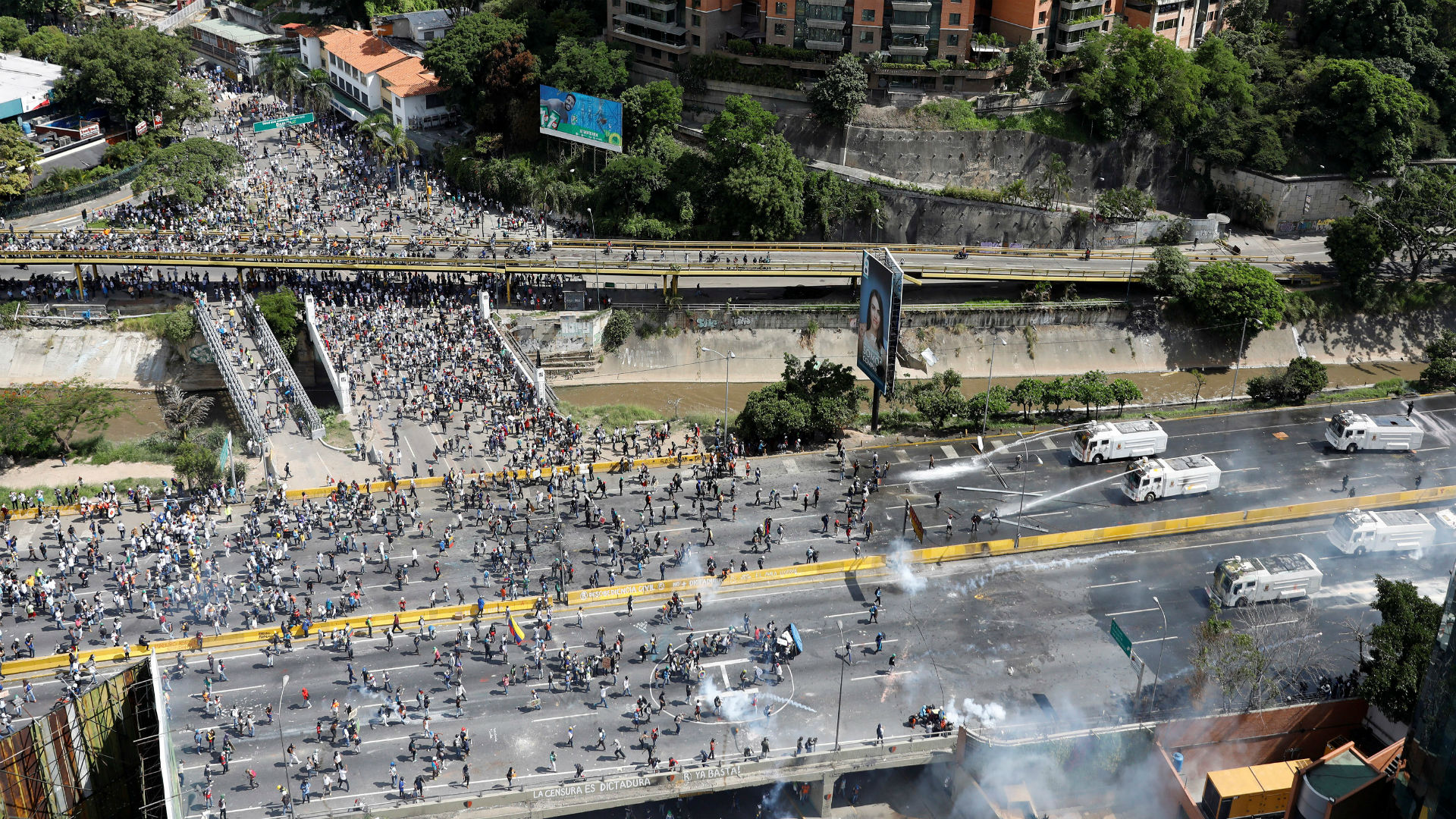 La oposición venezolana denuncia el uso de “metras y tuercas” disparadas en su contra