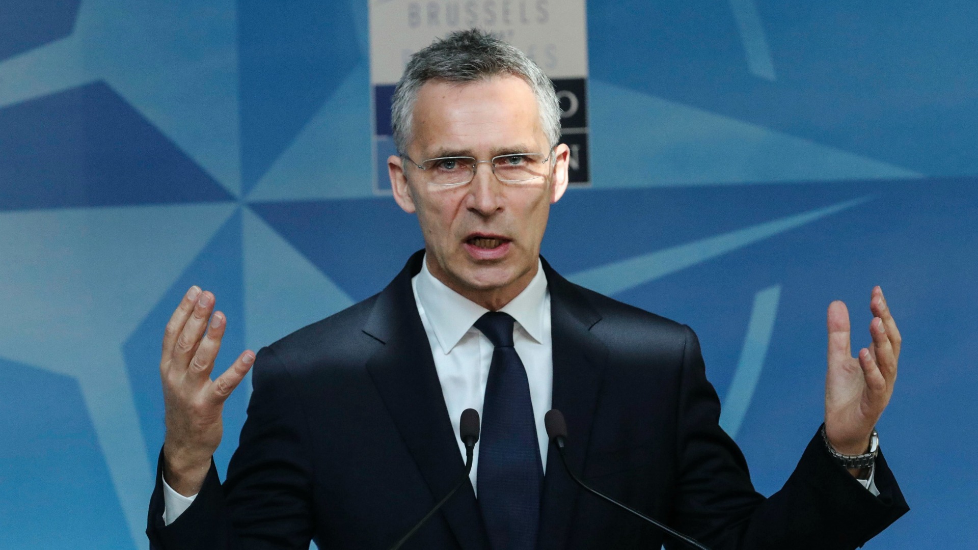La OTAN se integrará en la lucha contra el EI y apela a la confianza en temas de inteligencia