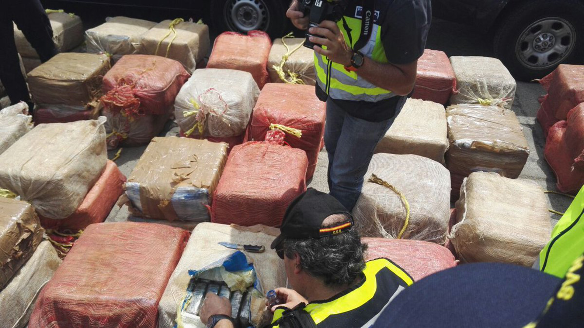 La Policía intercepta una embarcación venezolana con casi 2.500 kilos de cocaína