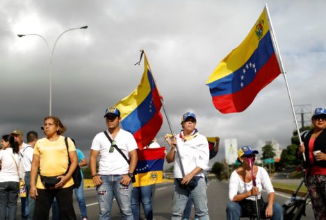 Los opositores venezolanos salen a la calle para protestar con un "gran plantón"
