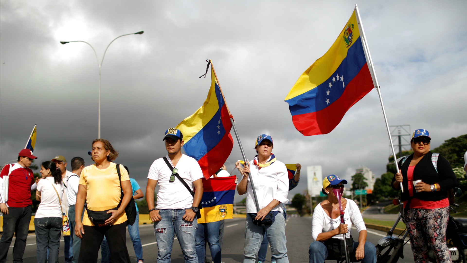 Los opositores venezolanos salen a la calle para protestar con un "gran plantón"