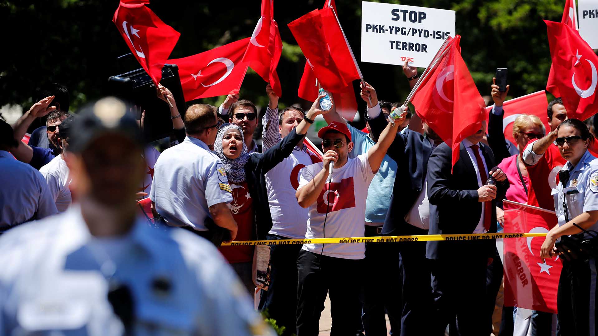 Los enfrentamientos durante la visita de Erdogan a Washington dejan nueve heridos