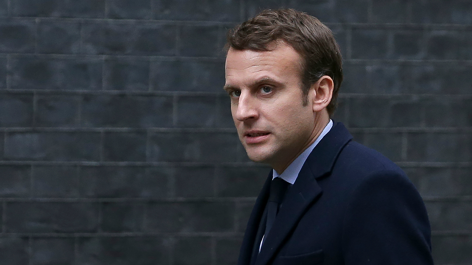 Macron abandona la presidencia de su partido, que cambia de nombre para las legislativas