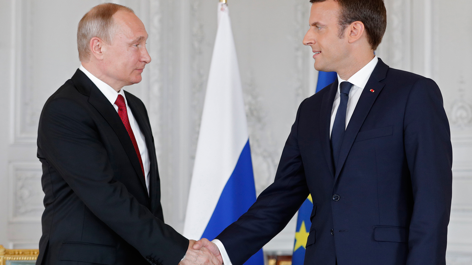 Macron recibe a Putin en Versalles para un diálogo "sin concesiones"