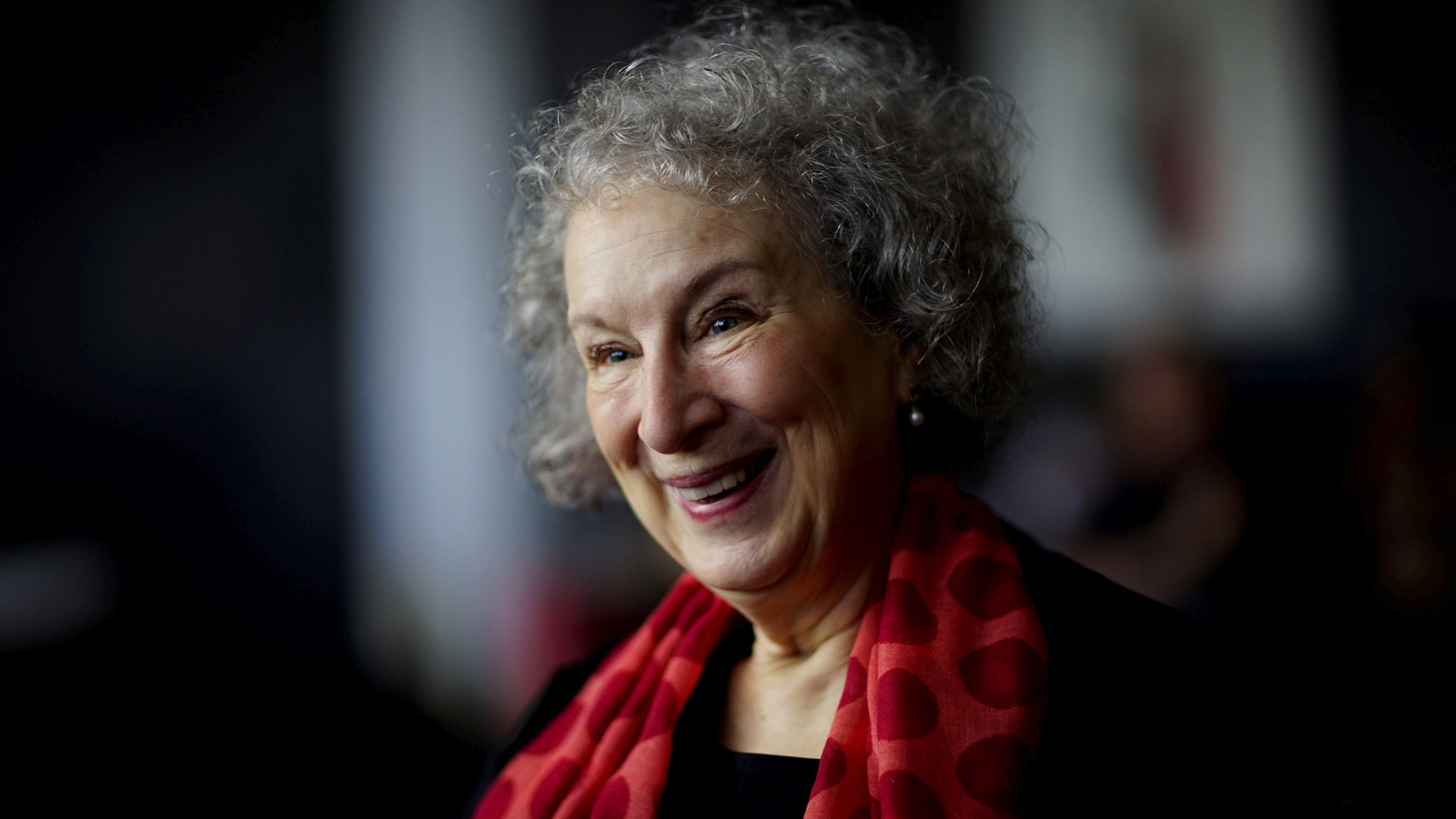 Margaret Atwood: la centinela de la ficción especulativa y la narrativa distópica