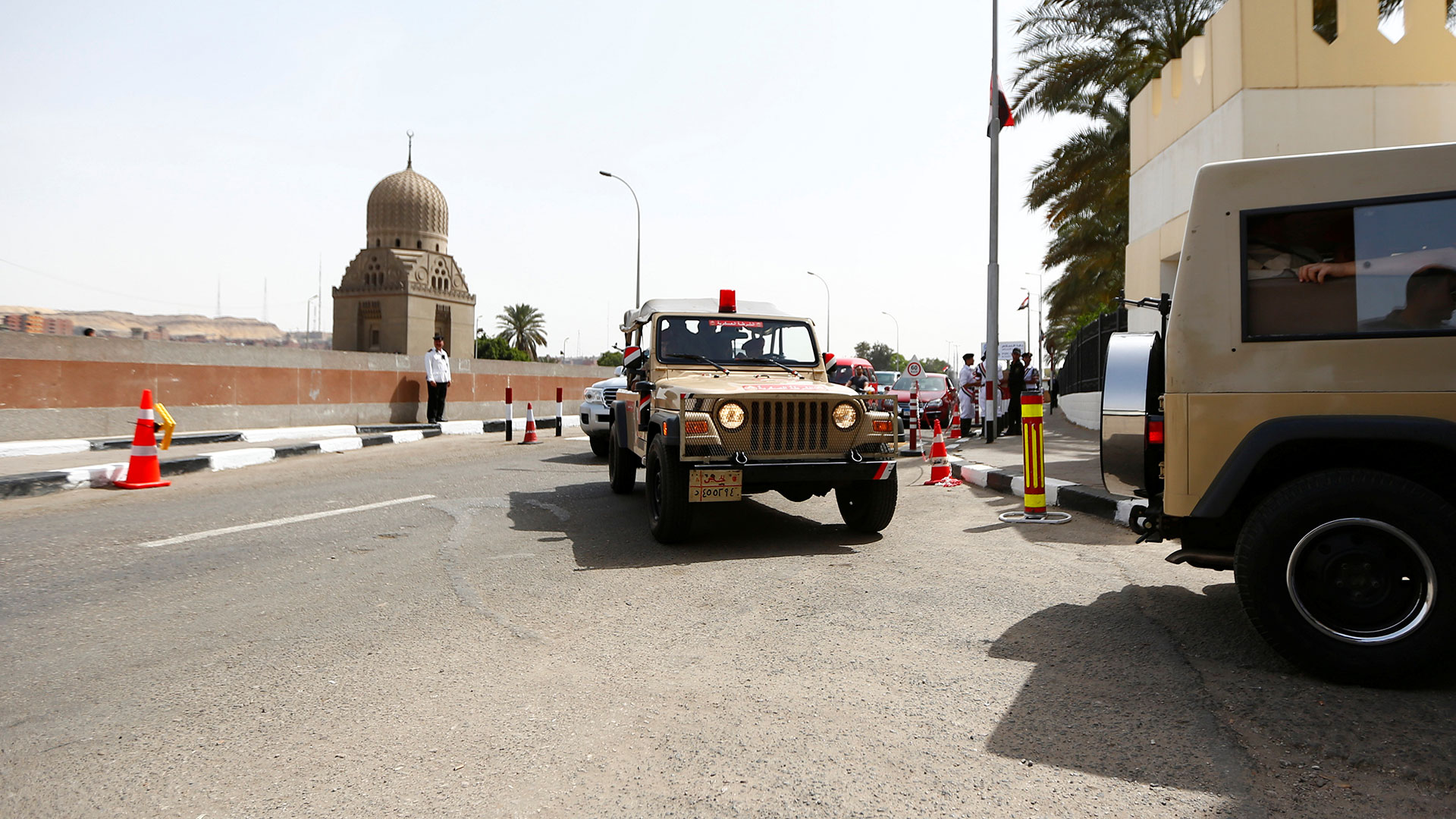 Más de 20 muertos tras un ataque armado contra un autobús de cristianos coptos en Egipto
