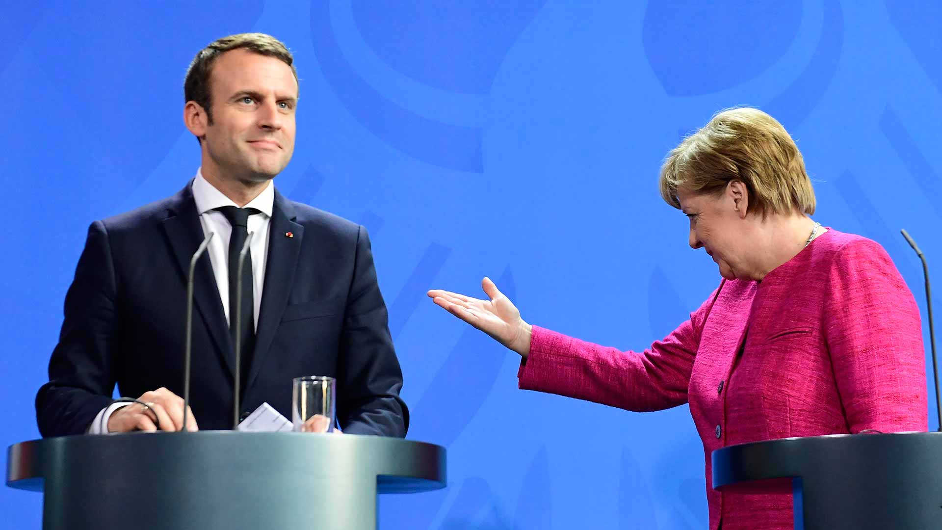 Merkel y Macron están dispuestos a cambiar tratados europeos