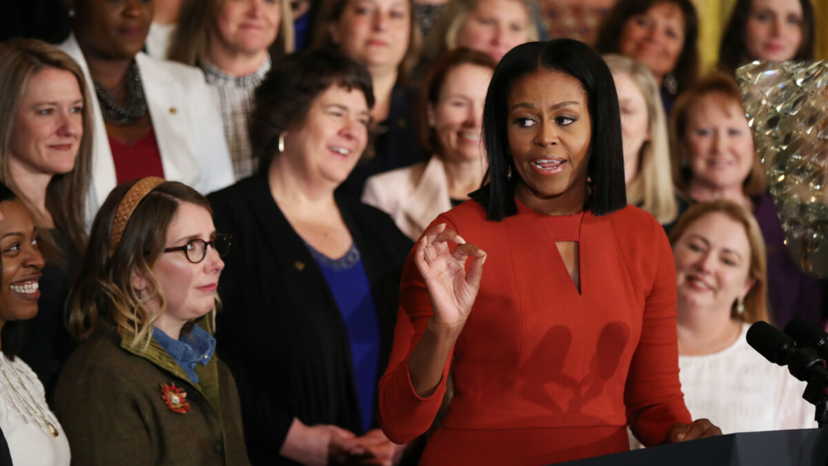 Michelle Obama defiende de Trump su programa de nutrición escolar