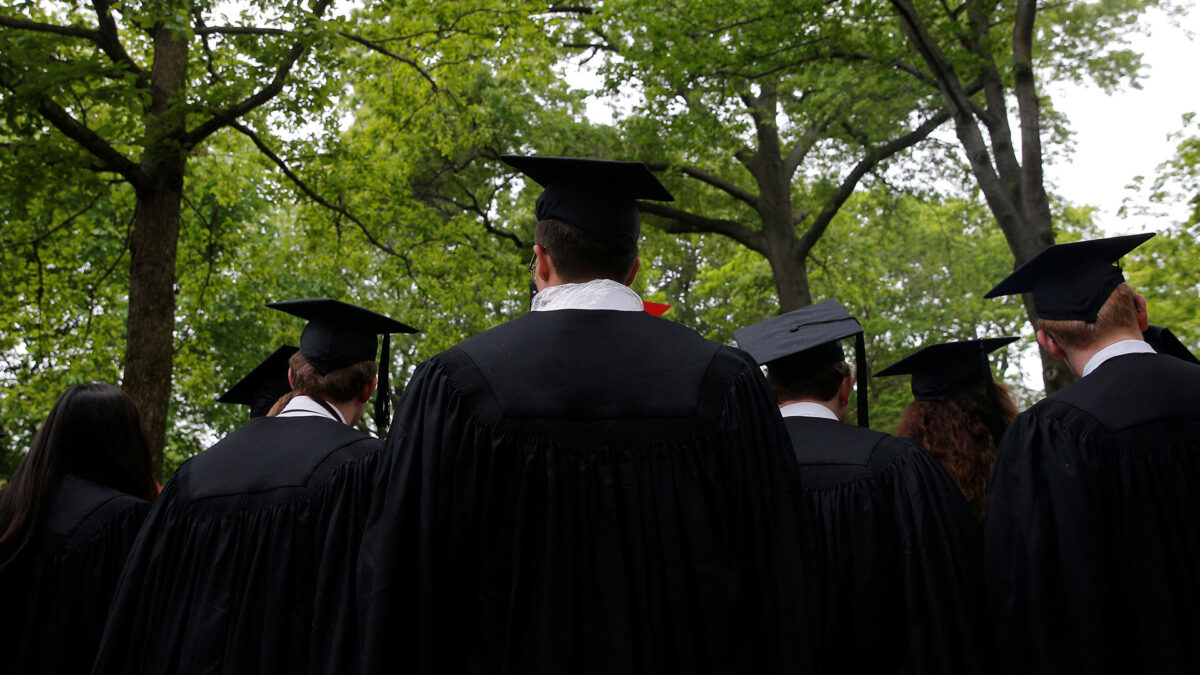 Miles de estudiantes extranjeros quedan en el limbo tras el colapso de Careers Australia Group