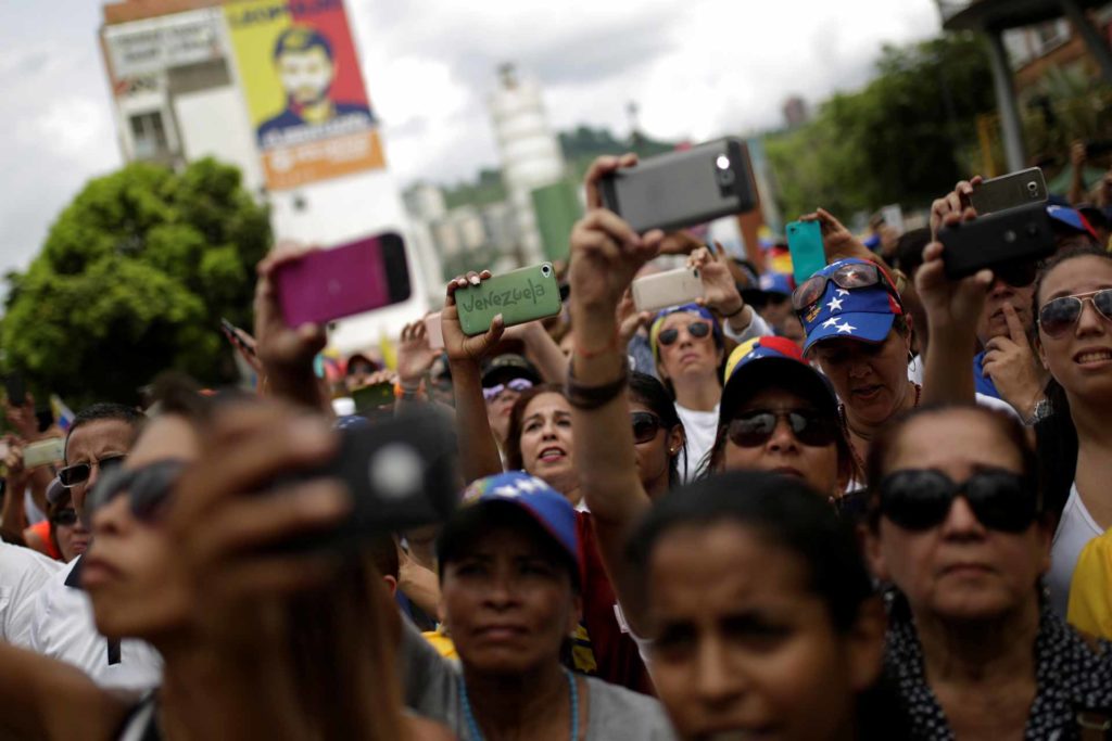 Las redes sociales se han inundado de imágenes de las protestas en Venezuela. | Foto: Marco Bello / Reuters