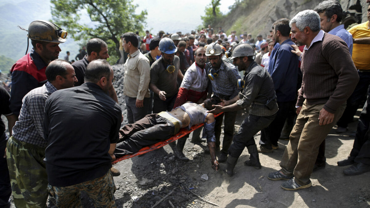 Al menos 35 muertos por una explosión en una mina de Irán