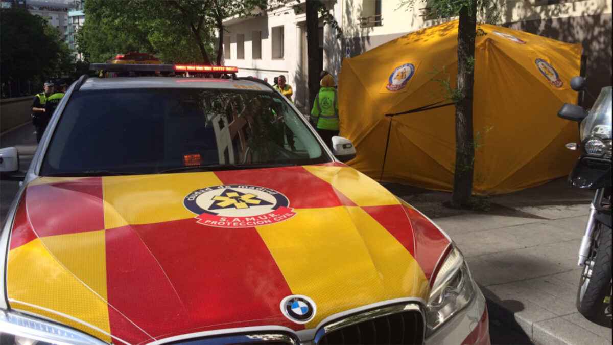 Mueren dos jóvenes al caer por el hueco de un ascensor en Madrid