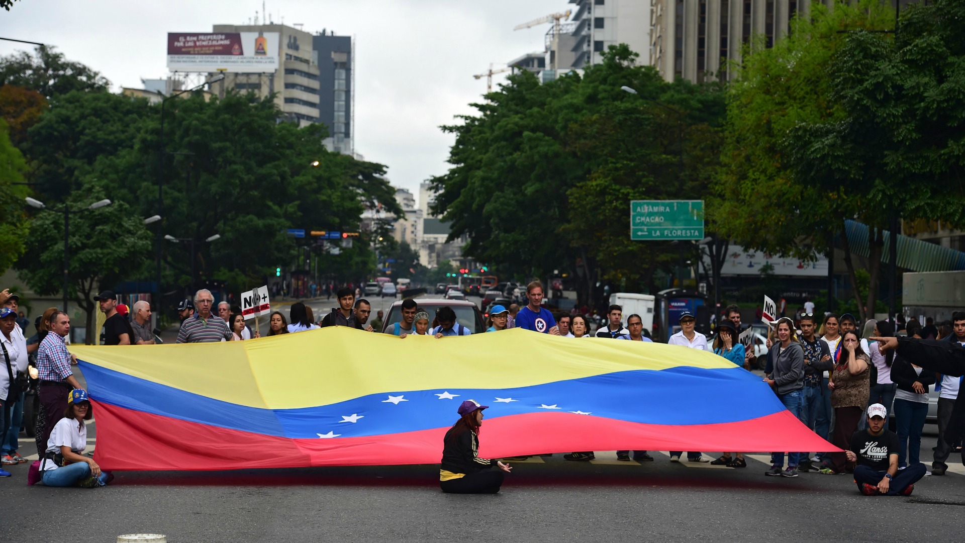Opositores venezolanos bloquean las calles por la propuesta de la Constituyente
