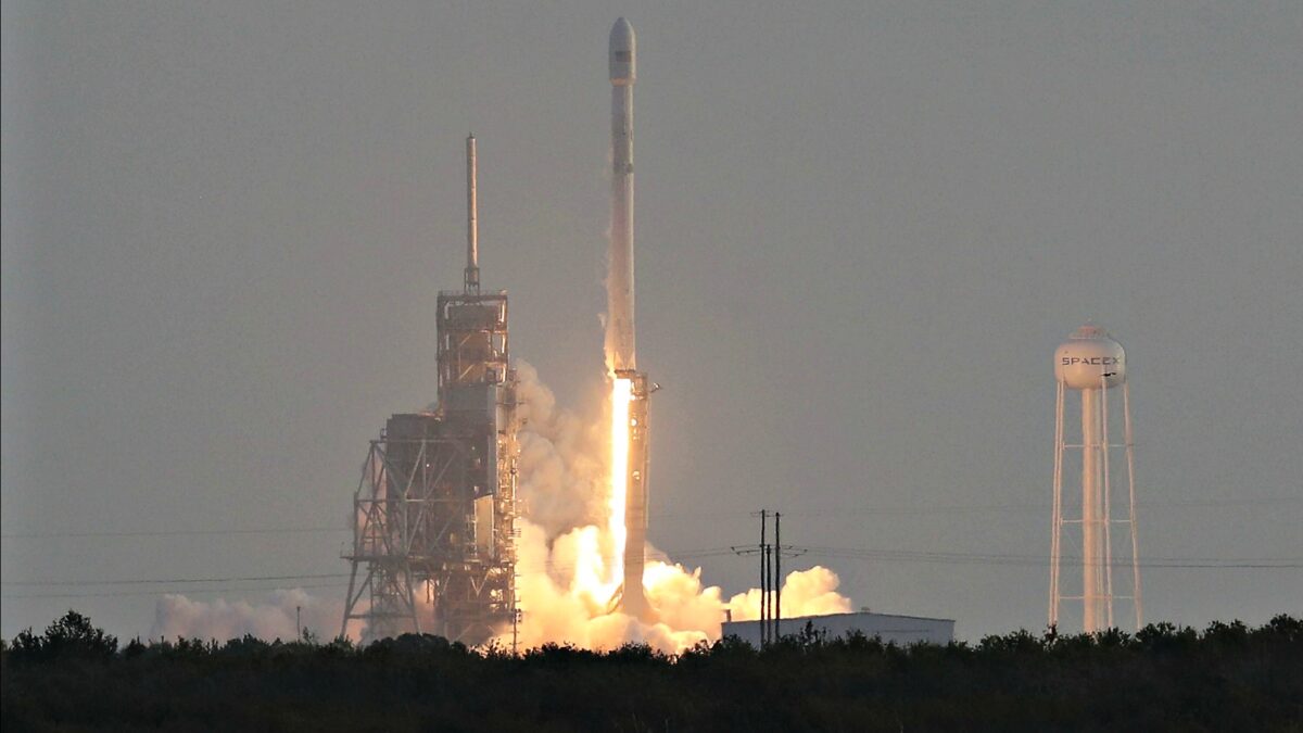 SpaceX lanza al espacio una carga secreta del gobierno de EEUU