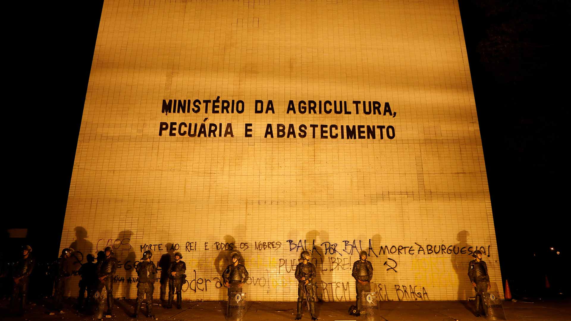 Temer retira las tropas de Brasilia en medio de fuertes críticas