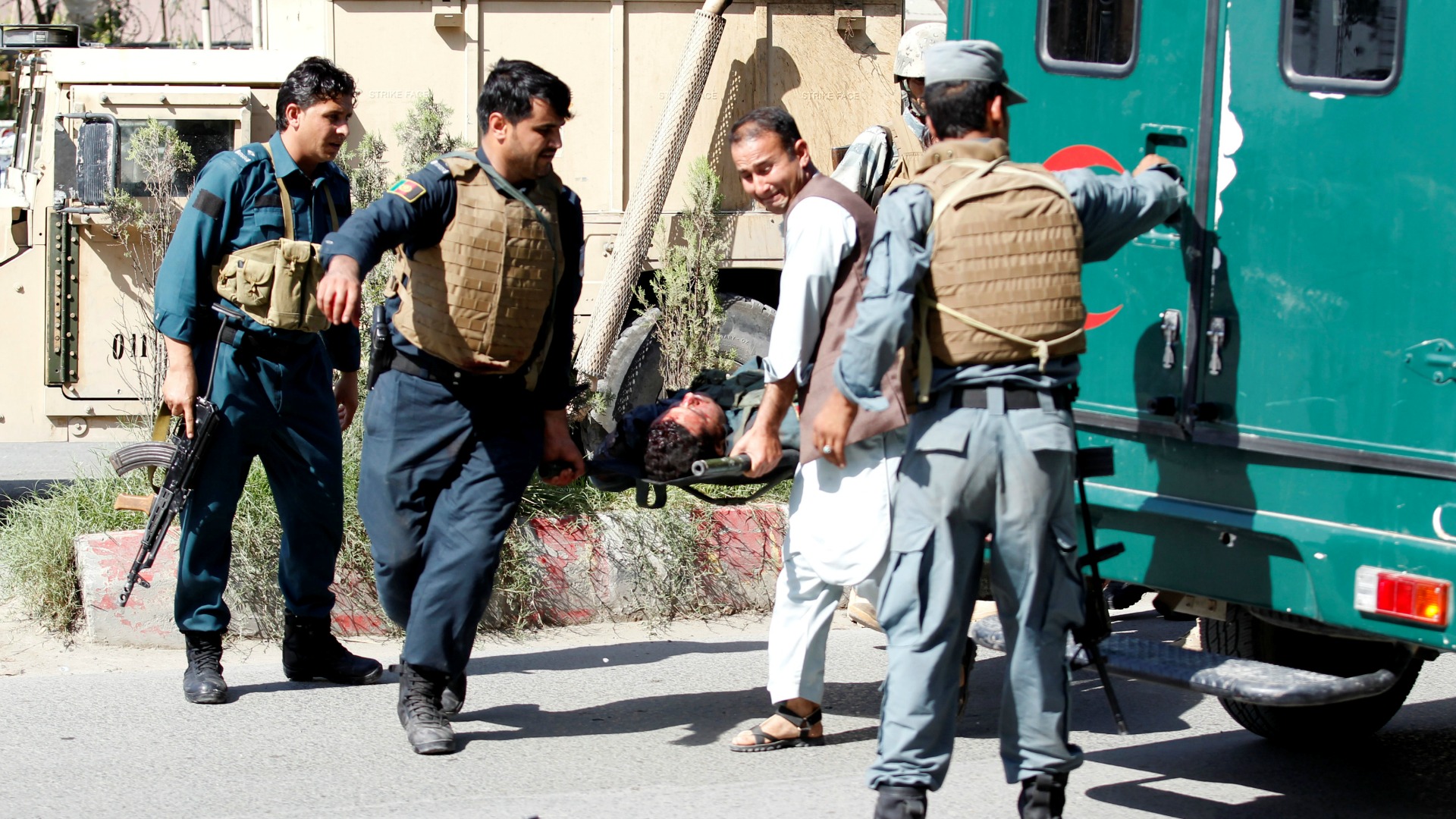 Un ataque talibán en Afganistán se salda con 20 policías muertos