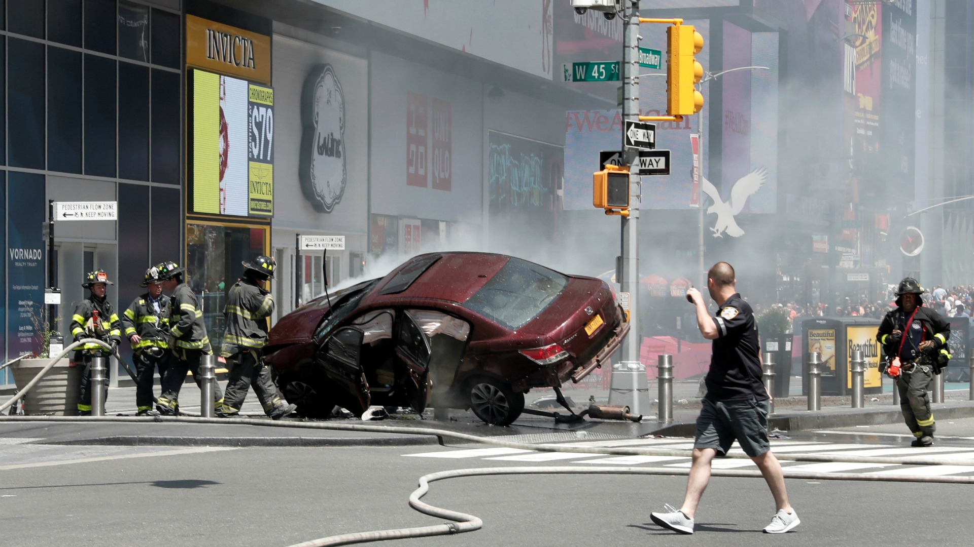 Un coche atropella a varios peatones en Times Square, Nueva York