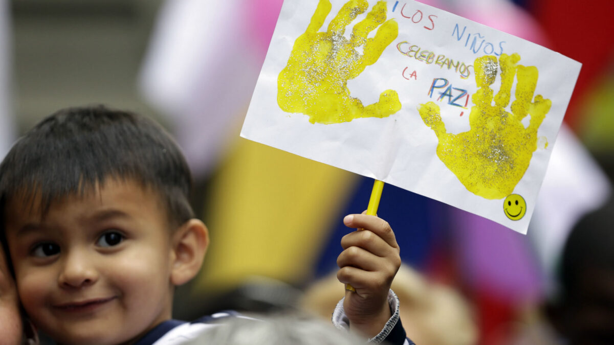 Un grupo de niños abandona las filas guerrilleras de las FARC