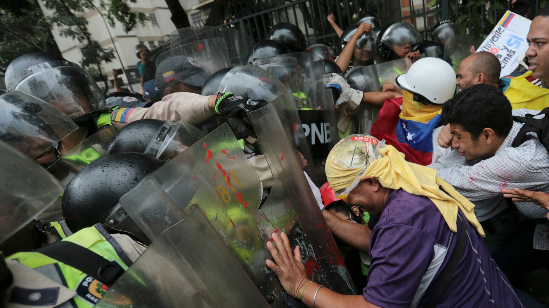 Los periodistas venezolanos denuncian a la Guardia Nacional de agresiones, robos y detenciones