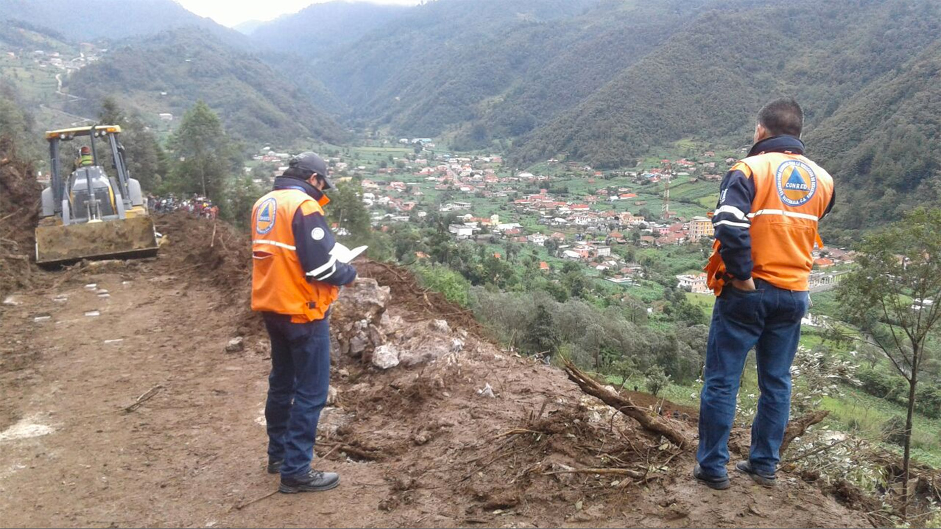 Al menos 11 fallecidos y varias personas enterradas por un alud en Guatemala