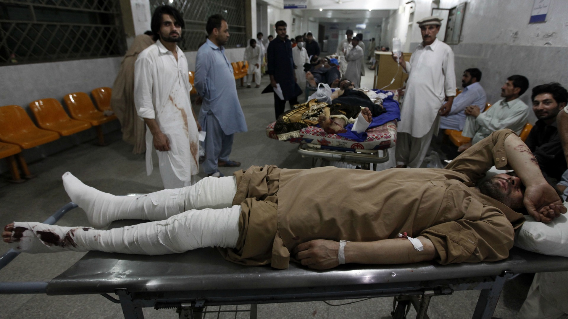 Al menos 140 muertos en un incendio en Pakistán
