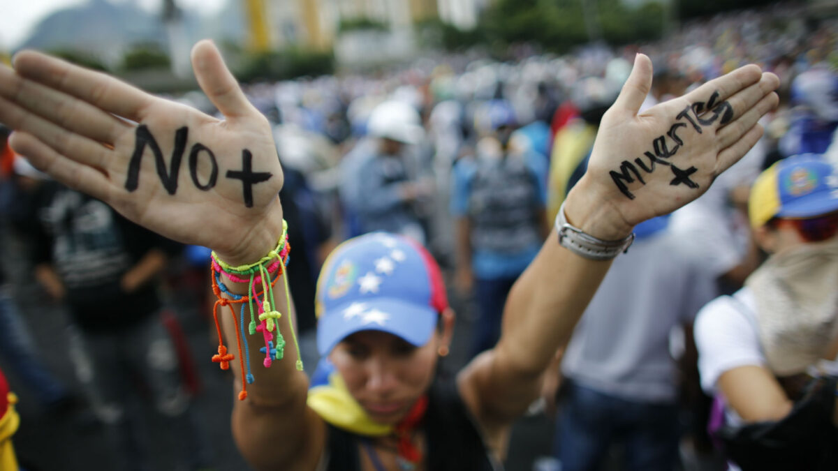 Sube a 80 la cifra de muertos durante las protestas en Venezuela