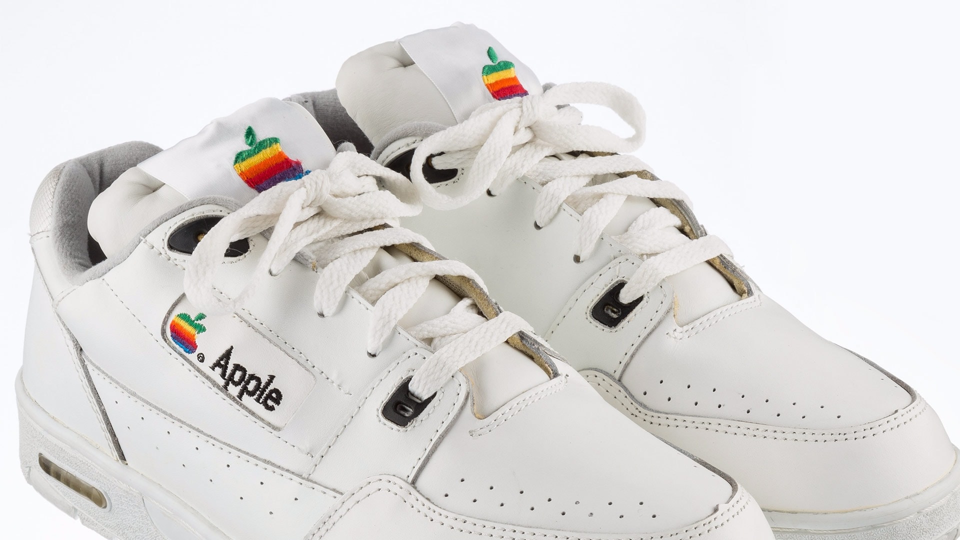Apple diseñó unas zapatillas en los 90 que ahora valen más de 15.000 dólares