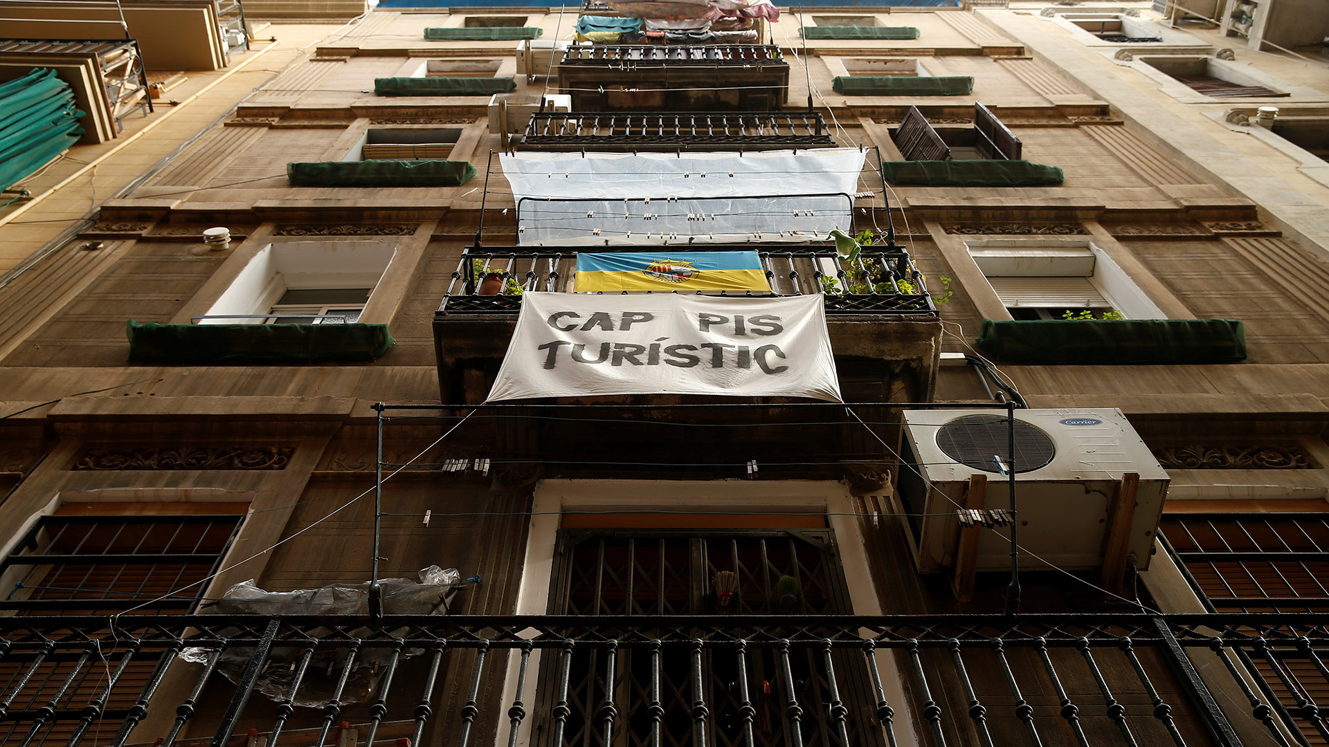 Barcelona amenaza con nuevas sanciones a Airbnb