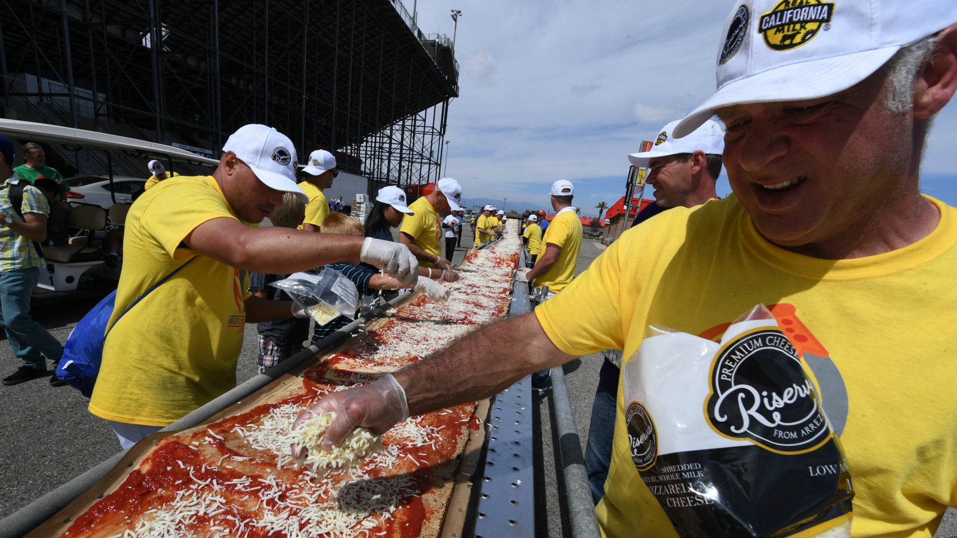 California elabora la pizza más larga del mundo y establece un nuevo récord Guinness