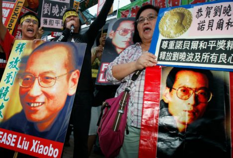 China libera al Nobel de la Paz Liu Xiaobo por razones médicas