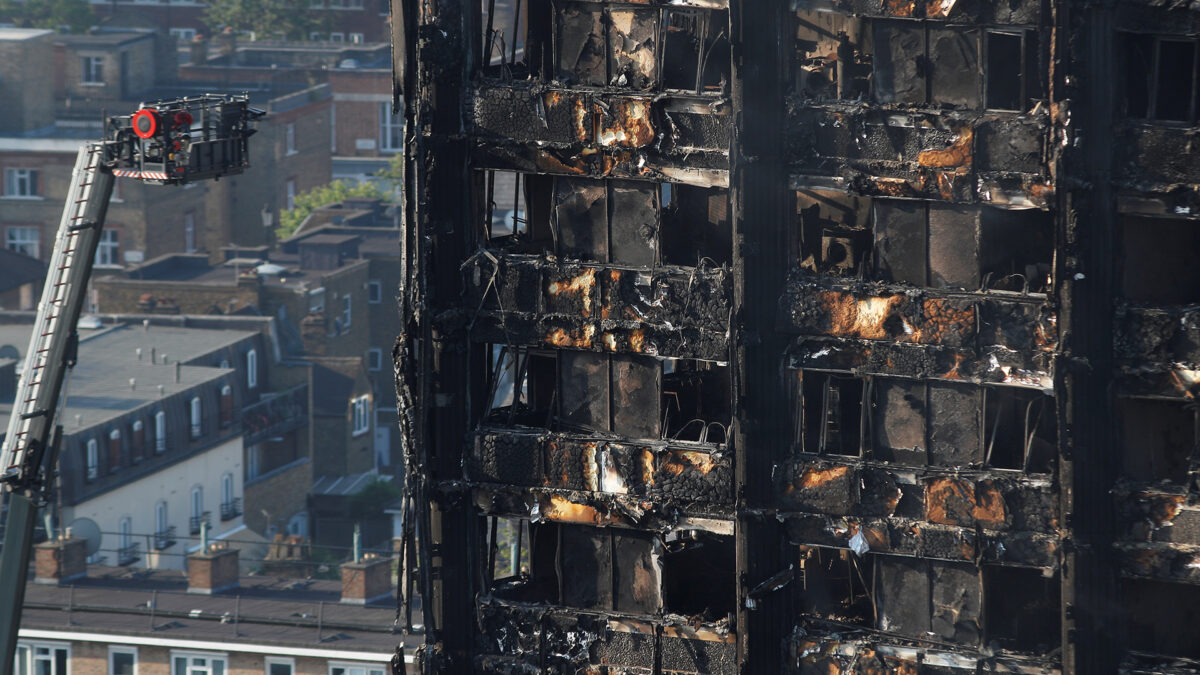 Continúan los trabajos para encontrar a todas las víctimas del incendio en la Torre Grenfell de Londres