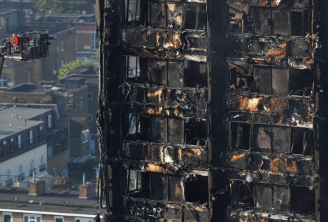 Continúan los trabajos para encontrar a todas las víctimas del incendio en la Torre Grenfell de Londres