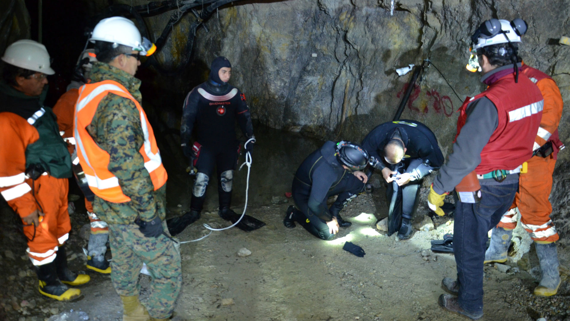 Dos mineros llevan más de 10 días atrapados en una mina inundada en Chile