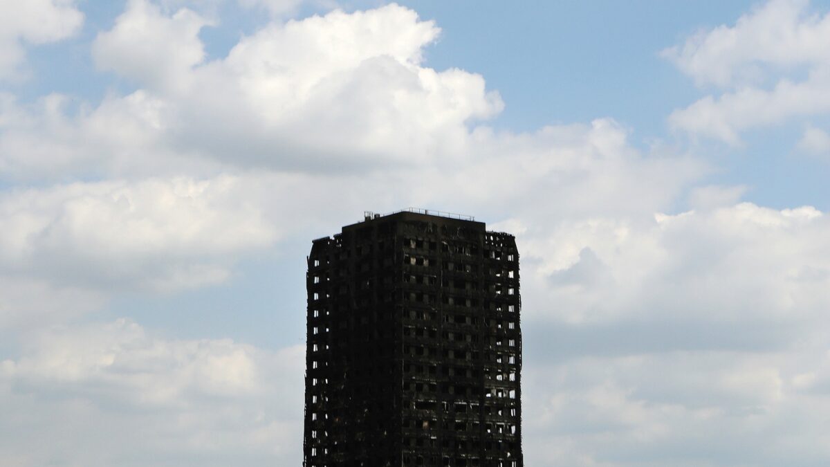 El material usado en el revestimiento de la torre de Londres está prohibido