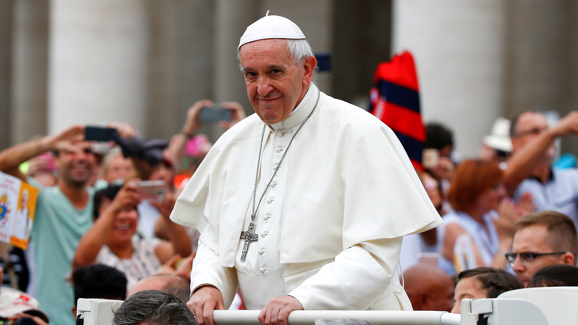 El Papa reduce a estado laico al cura pedófilo 'don Mercedes'