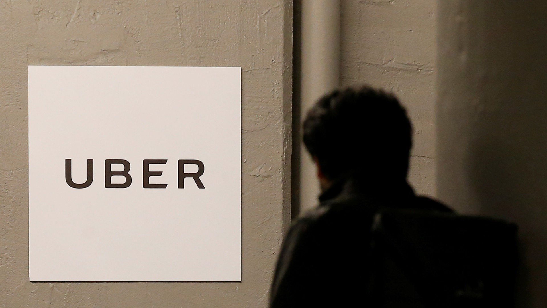 Fomento limitará la venta y transmisión de licencias a empresas como Uber o Cabify