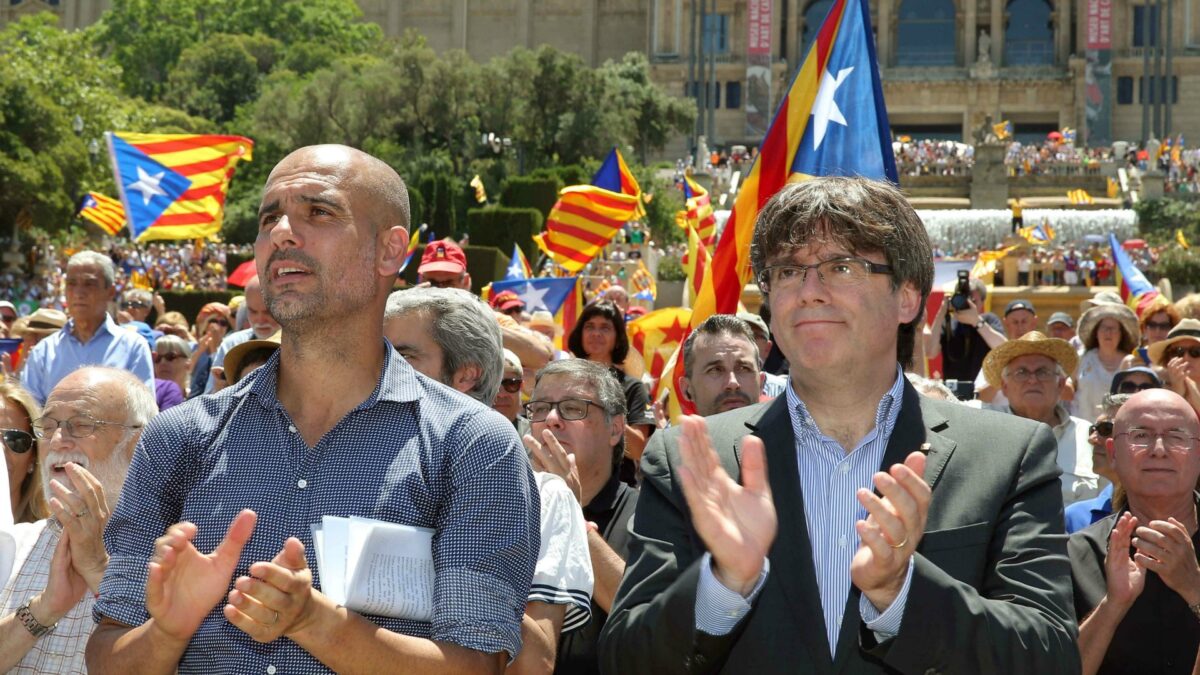 Guardiola defiende el referéndum catalán en un acto multitudinario en Barcelona