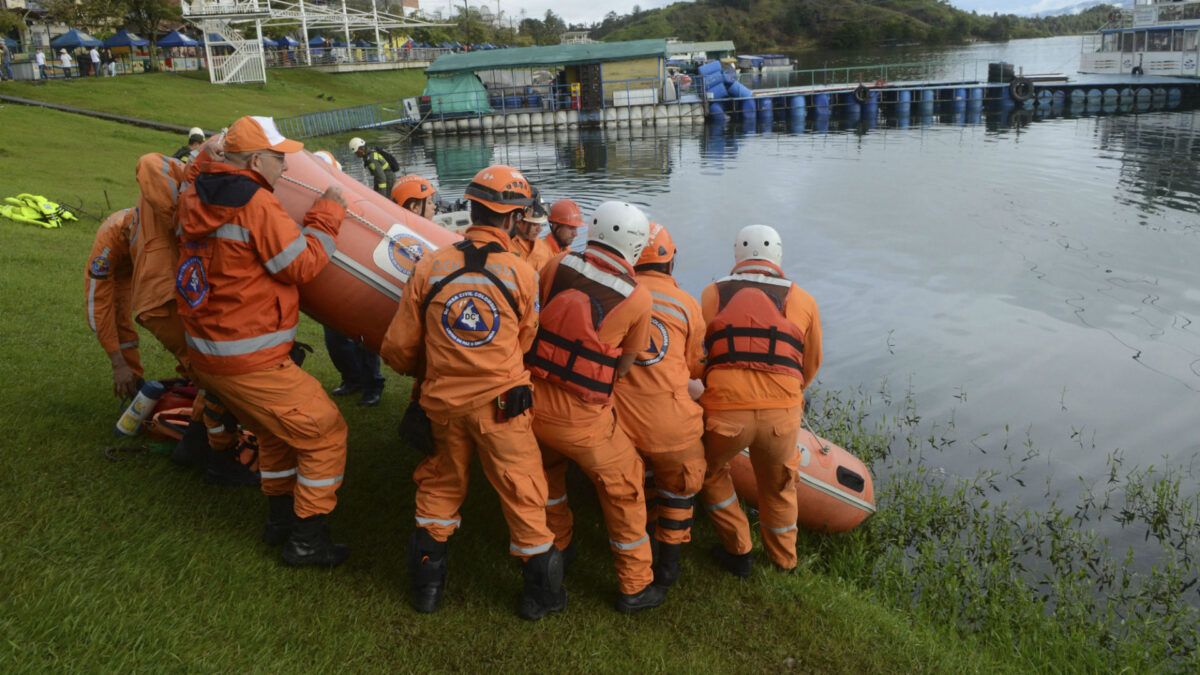 Hallan a la octava víctima del naufragio de un barco en Colombia