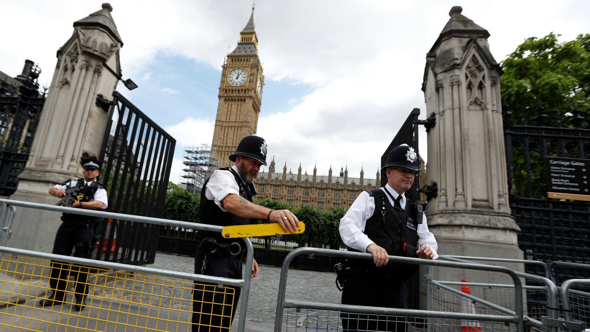 La policía detiene a un hombre con un cuchillo en las inmediaciones del Palacio de Westminster