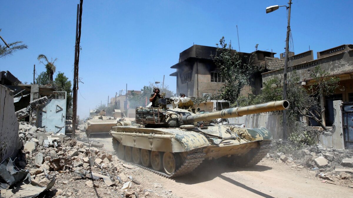 Las tropas iraquíes asaltan el casco antiguo de Mosul por tres frentes